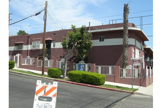 Mi Primera Casa in Los Angeles, CA - Foto de edificio - Building Photo