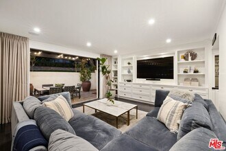 1472 Kings Rd in Los Angeles, CA - Building Photo - Building Photo