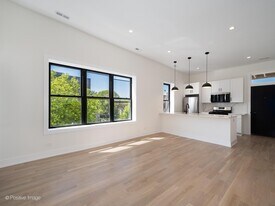 1500 N Western Ave, Unit 2R in Chicago, IL - Building Photo