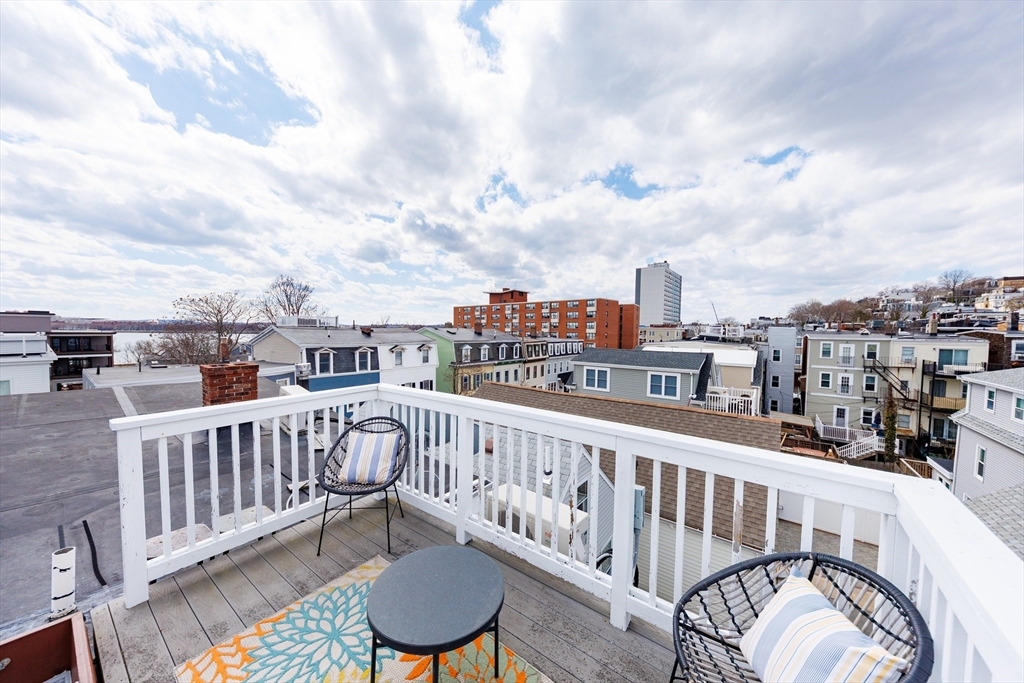 522 E 8th St in Boston, MA - Building Photo