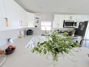 5221 SW 25th Ave in Fort Lauderdale, FL - Building Photo - Building Photo