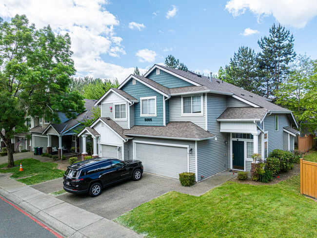 Ashburn Condominiums in Renton, WA - Foto de edificio - Building Photo