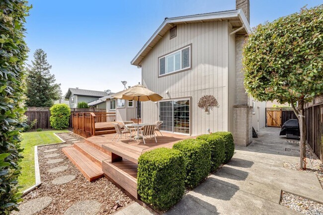 1521 Genesis Ct in Rohnert Park, CA - Building Photo - Building Photo