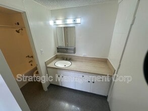 1301 Lusitana St in Honolulu, HI - Building Photo - Building Photo