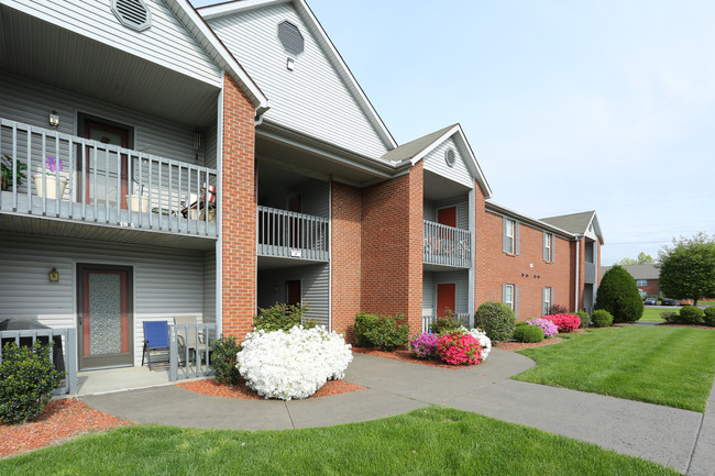 Kingsfield Luxury Apartments in New Albany, IN - Building Photo - Building Photo