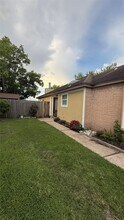 6018 Beaconridge Dr in Houston, TX - Building Photo - Building Photo