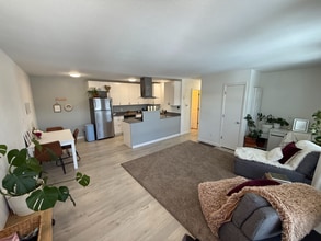 1746 Azalea Dr, Unit 4 in Fort Collins, CO - Building Photo - Building Photo