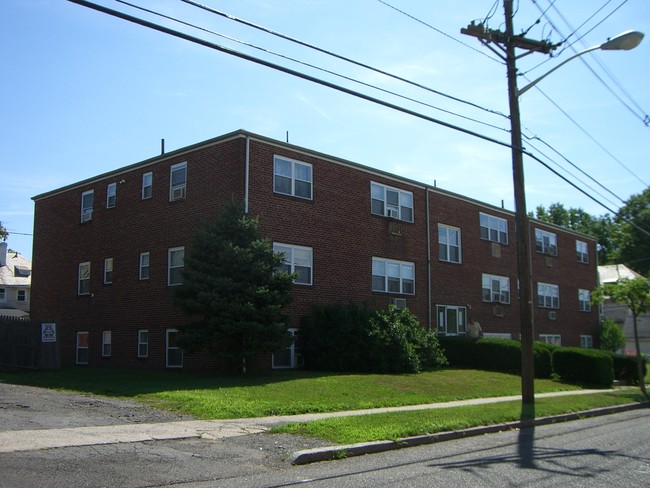 45 Quentin Ave in New Brunswick, NJ - Building Photo - Building Photo