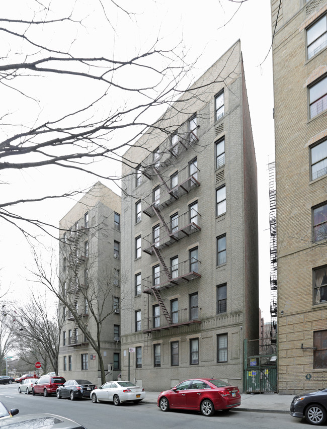 50 E 212th St in Bronx, NY - Foto de edificio - Building Photo