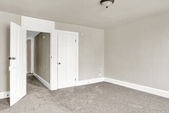 2035 Logan St in Harrisburg, PA - Building Photo - Building Photo