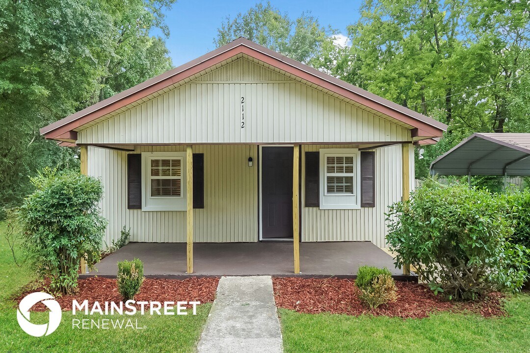 2112 Headrick Rd in Bessemer, AL - Building Photo