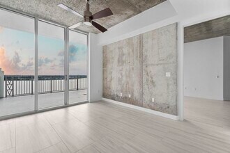 300 S Australian Ave, Unit A in West Palm Beach, FL - Building Photo - Building Photo
