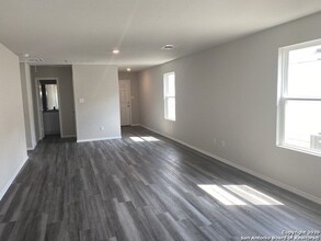 6930 Sunspot in Converse, TX - Building Photo - Building Photo