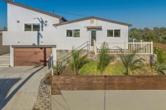 2491 Haller St, Unit 2491 Haller St in San Diego, CA - Foto de edificio - Building Photo
