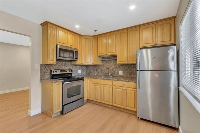 557 Troy Dr