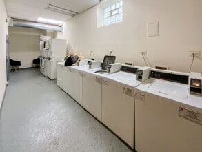 1036 W Dakin St, Unit 3914-3W in Chicago, IL - Building Photo - Building Photo