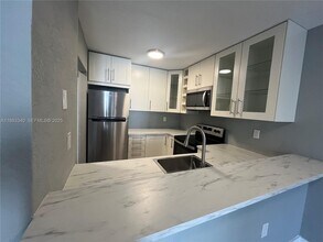 8145 NW 7th St in Miami, FL - Building Photo - Building Photo