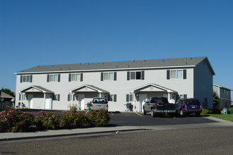 Valley Vista Apartments in Ontario, OR - Building Photo - Building Photo