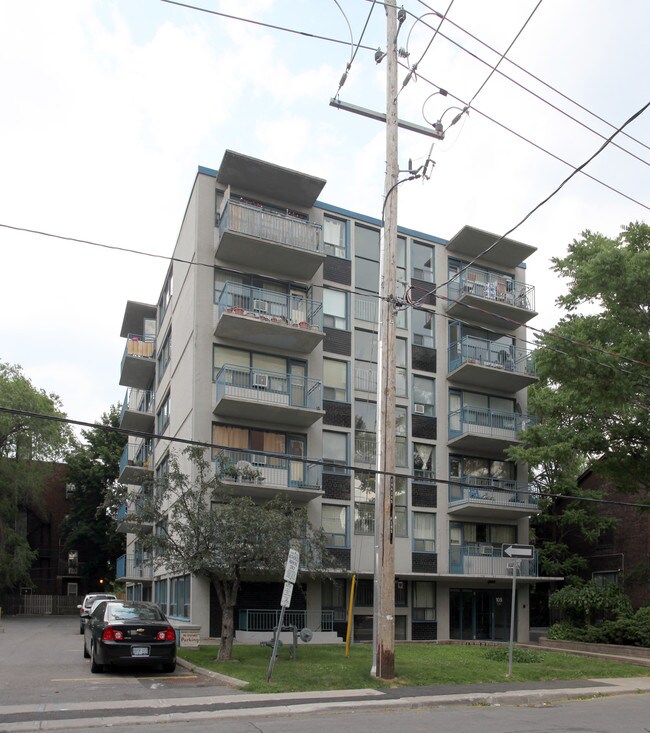 105 Raglan Ave in Toronto, ON - Building Photo - Primary Photo