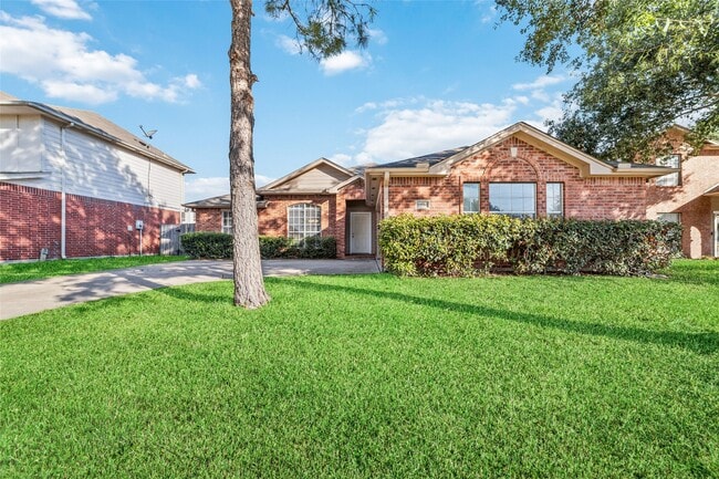 property at 19910 Cresent Creek Dr