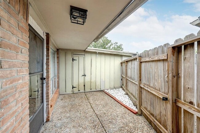 1529 Wirt Rd in Houston, TX - Building Photo - Building Photo