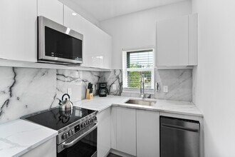 SoHo Square in Tampa, FL - Foto de edificio - Building Photo