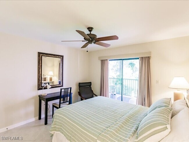 property at 910 Vanderbilt Beach Rd