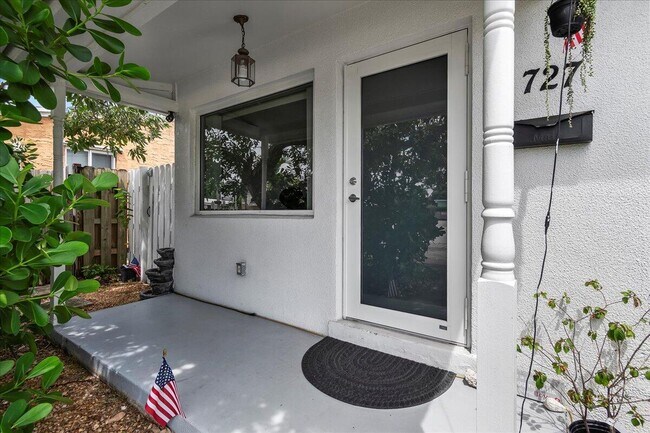 727 Bunker Rd in West Palm Beach, FL - Building Photo - Building Photo