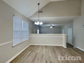 2368 Rambling Way in Lithonia, GA - Foto de edificio - Building Photo