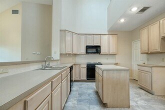 10801 Pinkney Ln in Austin, TX - Building Photo - Building Photo