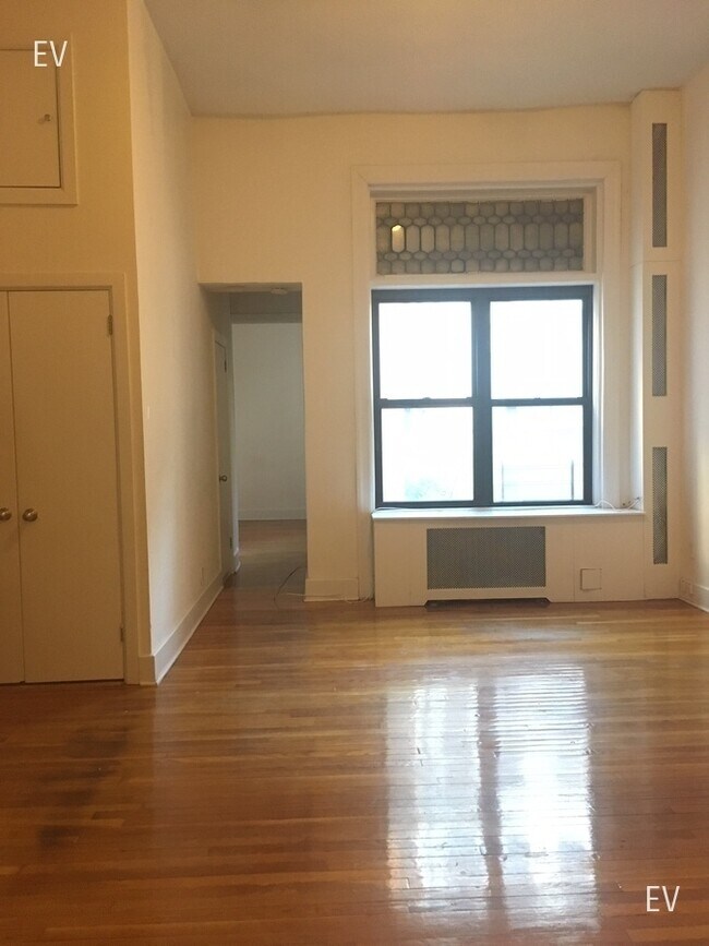 37 E 65th St in New York, NY - Building Photo - Building Photo