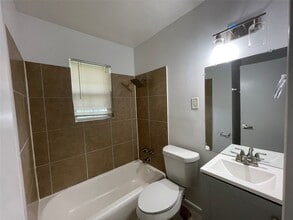 2411 Bastrop St in Houston, TX - Building Photo - Building Photo