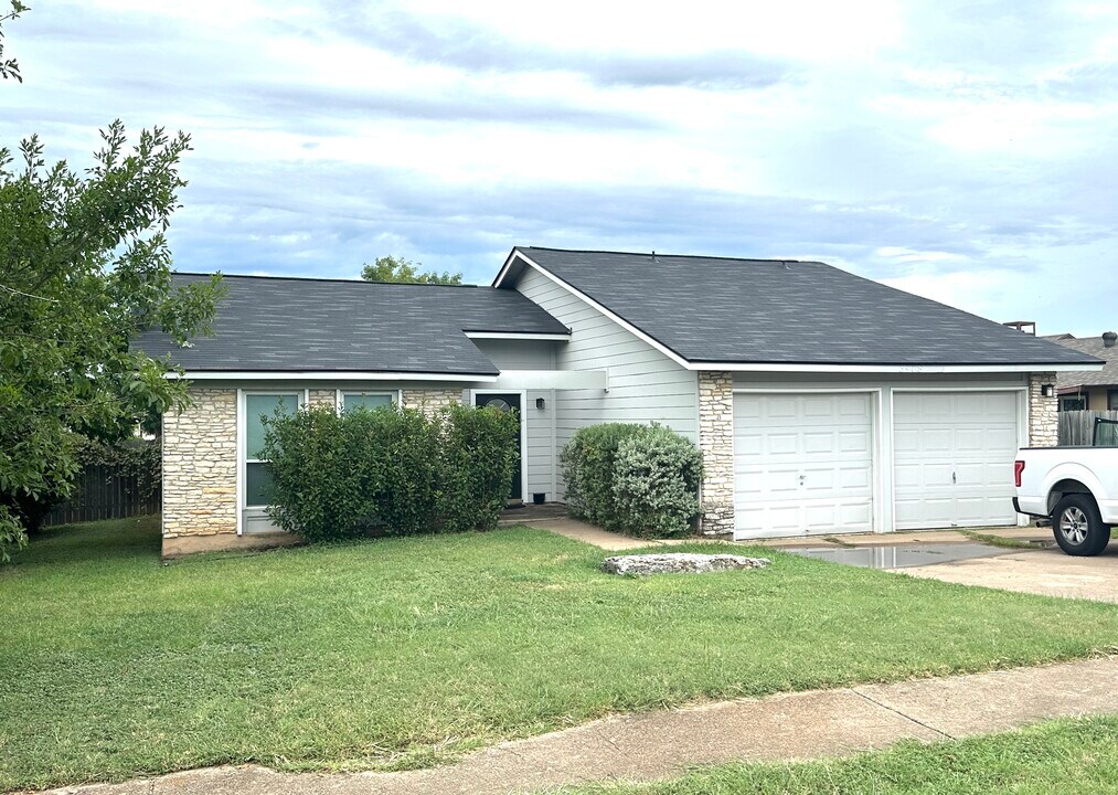3908 Stoney Hill in Round Rock, TX - Building Photo