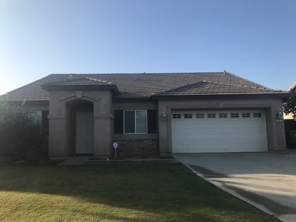 12015 Copernicus Ave in Bakersfield, CA - Building Photo