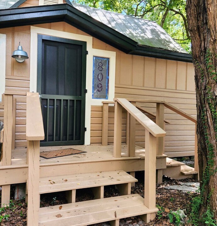 809 NW 4th Ave in Gainesville, FL - Building Photo