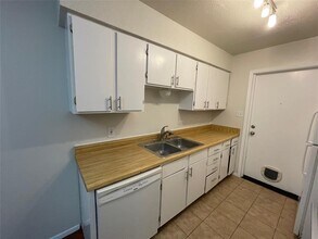 2204 Berkett Dr in Austin, TX - Building Photo - Building Photo