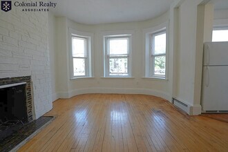 1320 Commonwealth Ave, Unit 4 in Boston, MA - Foto de edificio - Building Photo