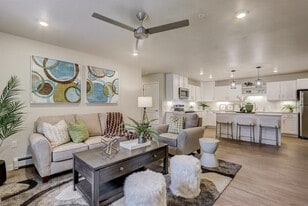 Ashford Place in Sheboygan, WI - Building Photo