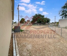 1204 W Ash St in Carlsbad, NM - Building Photo - Building Photo