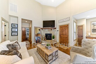 1670 Gruene Vineyard Crossing in New Braunfels, TX - Building Photo - Building Photo