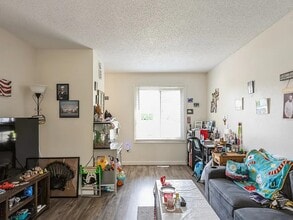 1012 W 1st Ave in Indianola, IA - Building Photo - Building Photo