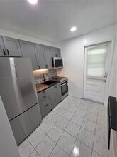 411 SE 3rd Ave in Hallandale Beach, FL - Foto de edificio - Building Photo