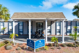 Uptown Apartments in Tampa, FL - Foto de edificio - Building Photo