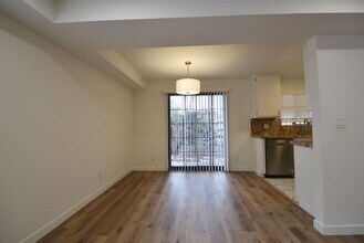 14033 Bessemer St in Los Angeles, CA - Building Photo - Building Photo