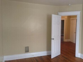 529 Parsells Ave, Unit 1-Down 1st Floor in Rochester, NY - Foto de edificio - Building Photo