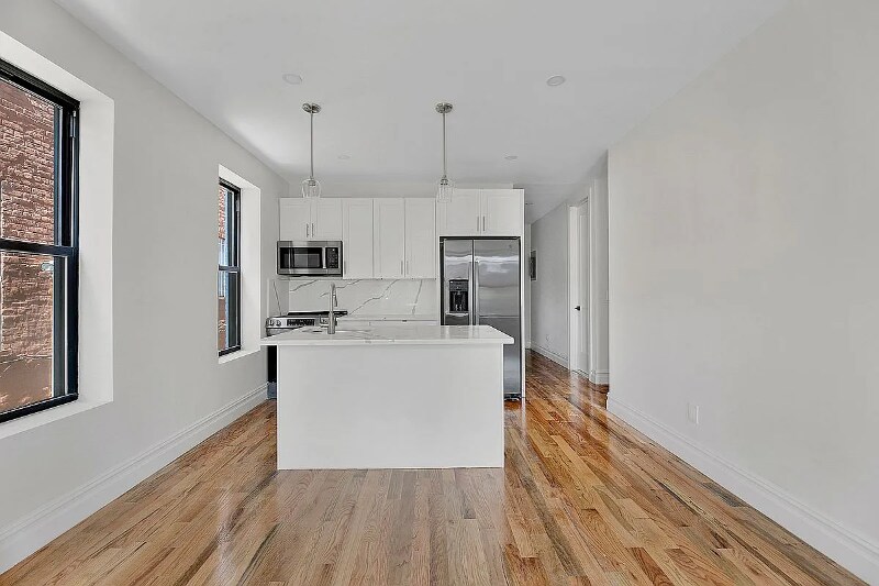 694 Ashford St in Brooklyn, NY - Building Photo