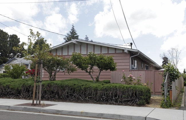 19834-19844 San Miguel Ave in Castro Valley, CA - Foto de edificio - Building Photo