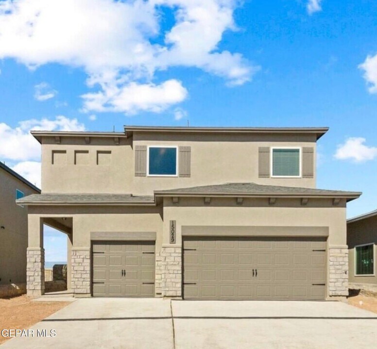 544 La Entrada Cir in Sunland Park, NM - Building Photo