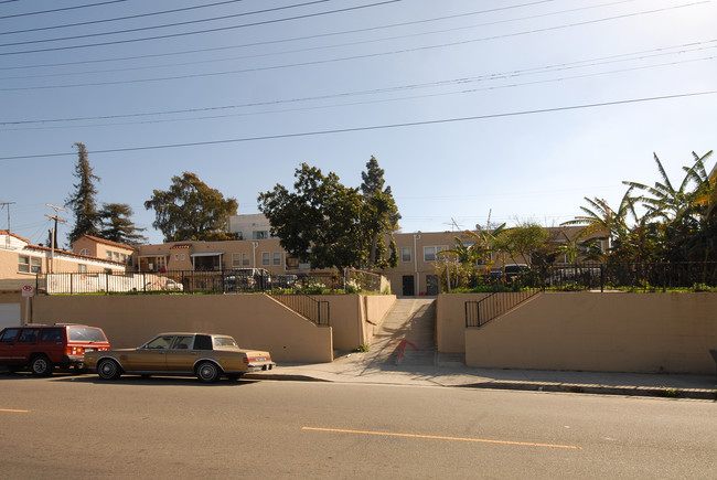 212-226 N Benton Way in Los Angeles, CA - Foto de edificio - Building Photo
