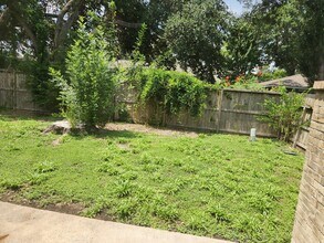 10534 Westedge Dr in Sugar Land, TX - Building Photo - Building Photo